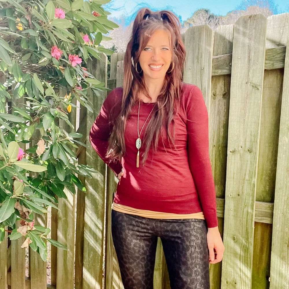 Sleek sexy sweater - Picture 2 of 6